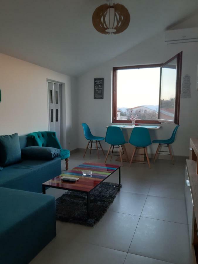Studio Apartman Lady Apartment Njivice Ngoại thất bức ảnh